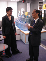 Dr Robert Chung chatting with workshop trainee